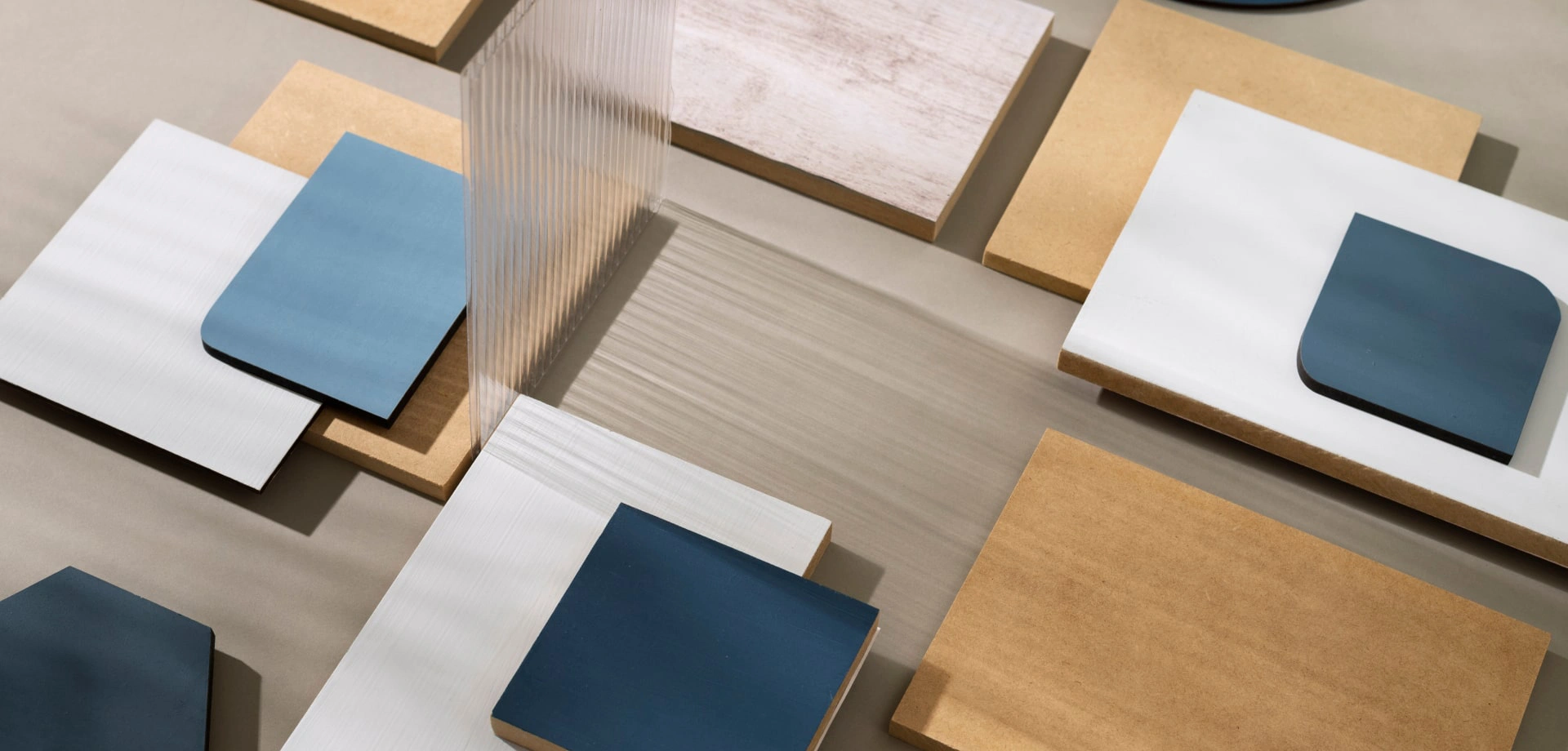 Craftwood Group производит ЛМДФ и ЛДСП плиты и предоставляет услуги по их обработке.